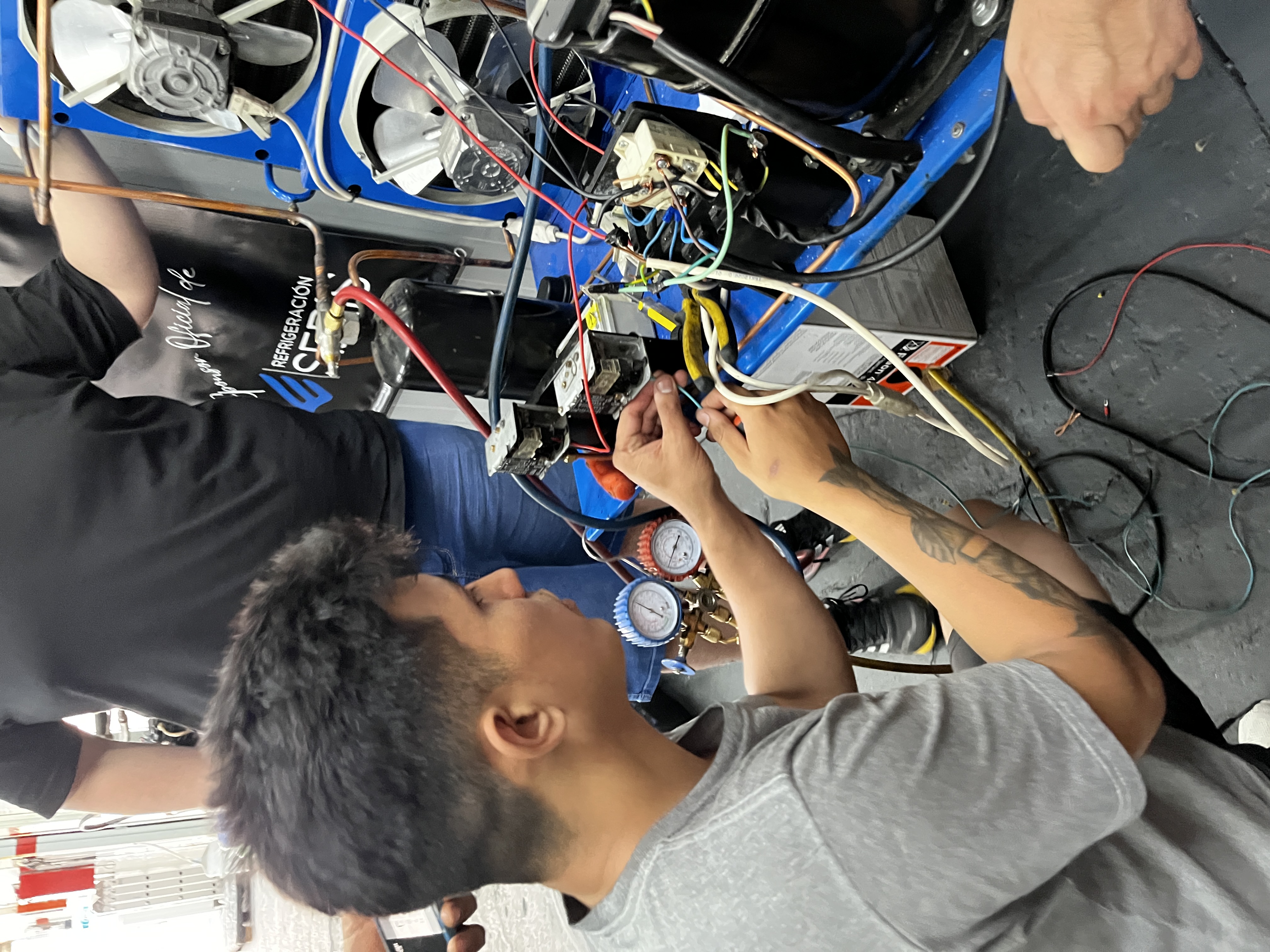 Práctica con manómetros y circuitos